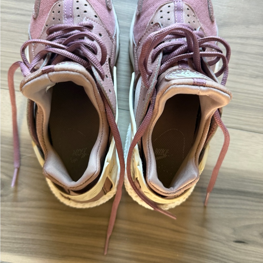 Nike Women's Air Huarache Run Running Shoes Sneakers Size 7.5 sporty - Picture 9 of 10